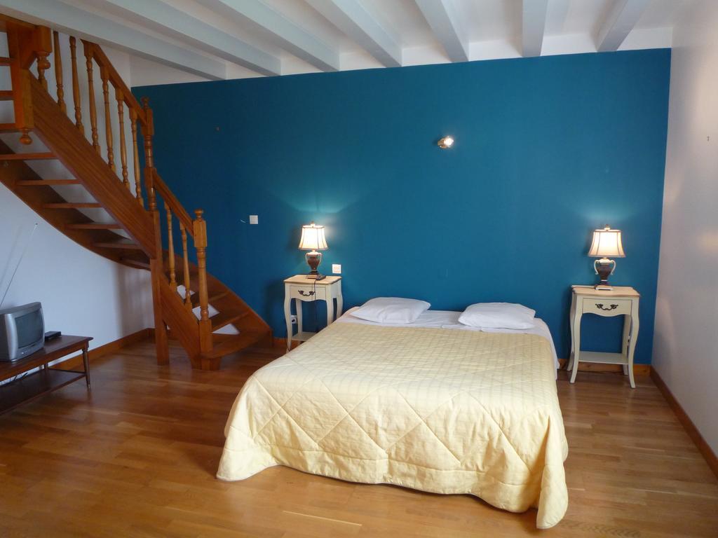 Le Petit Pont Hotel Moncé-en-Belin Екстериор снимка