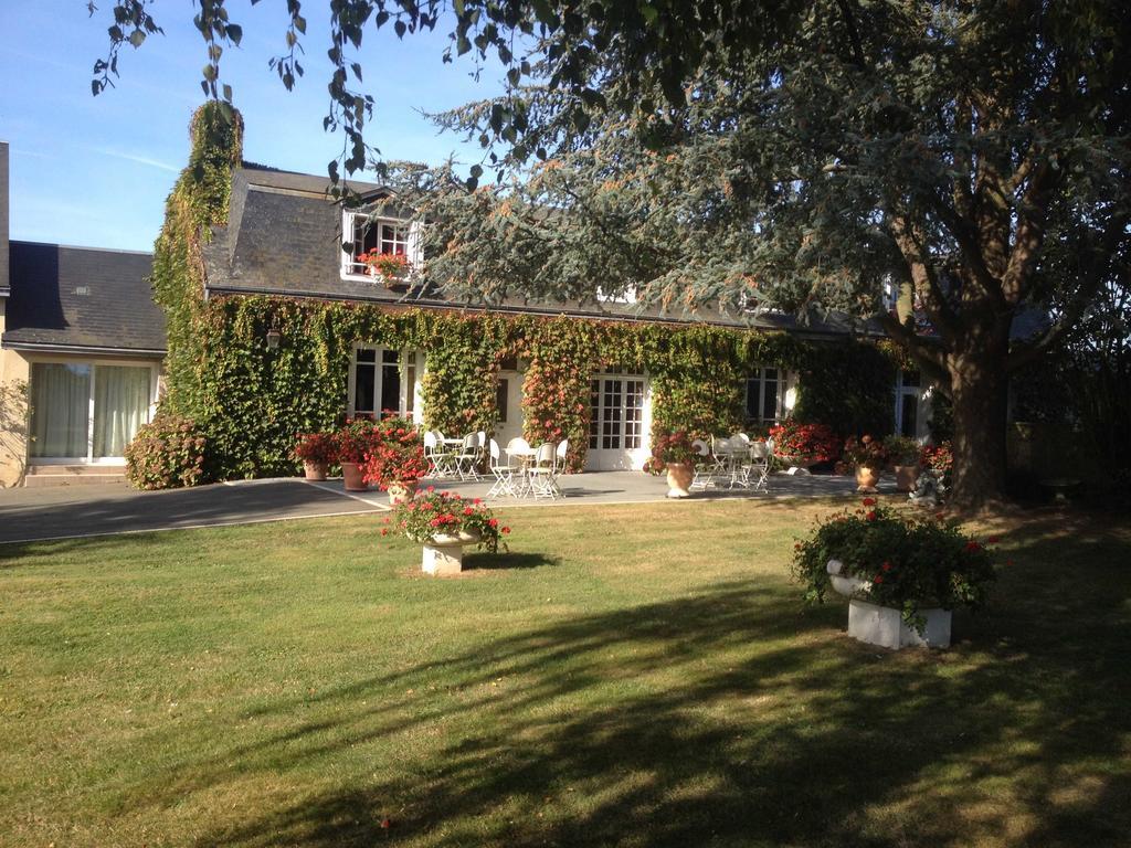 Le Petit Pont Hotel Moncé-en-Belin Екстериор снимка