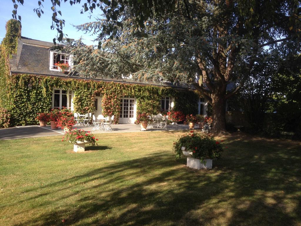 Le Petit Pont Hotel Moncé-en-Belin Екстериор снимка
