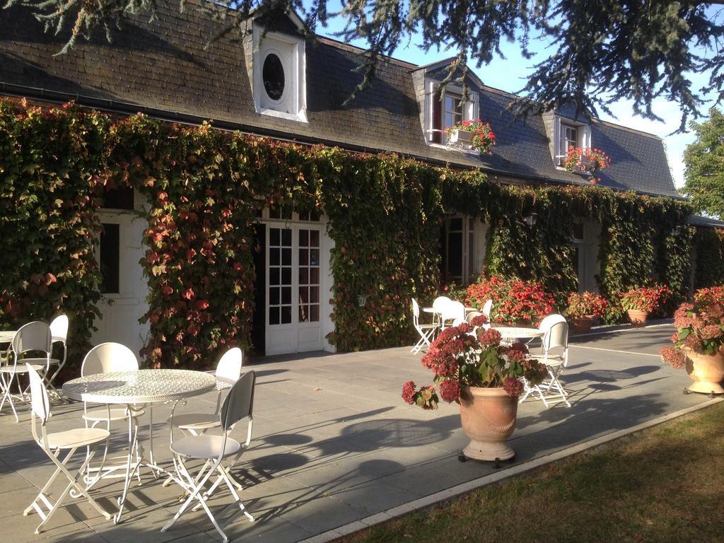 Le Petit Pont Hotel Moncé-en-Belin Екстериор снимка