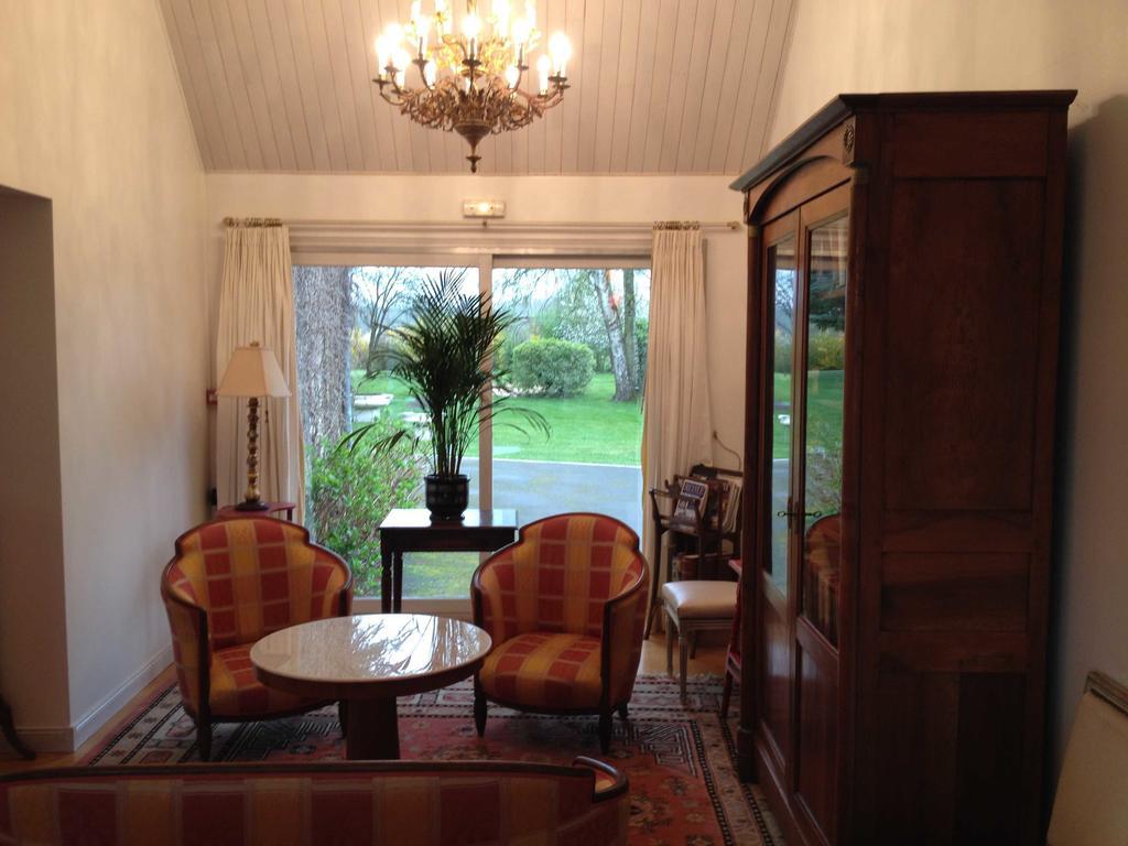 Le Petit Pont Hotel Moncé-en-Belin Екстериор снимка