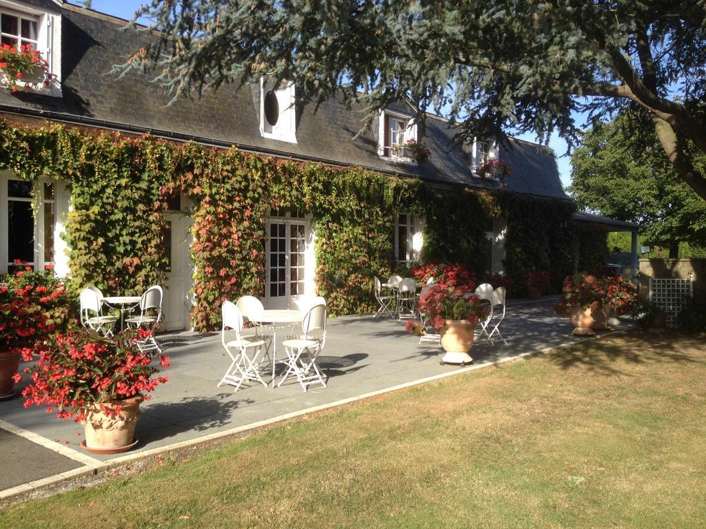 Le Petit Pont Hotel Moncé-en-Belin Екстериор снимка