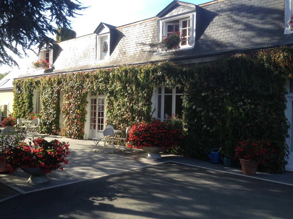 Le Petit Pont Hotel Moncé-en-Belin Екстериор снимка